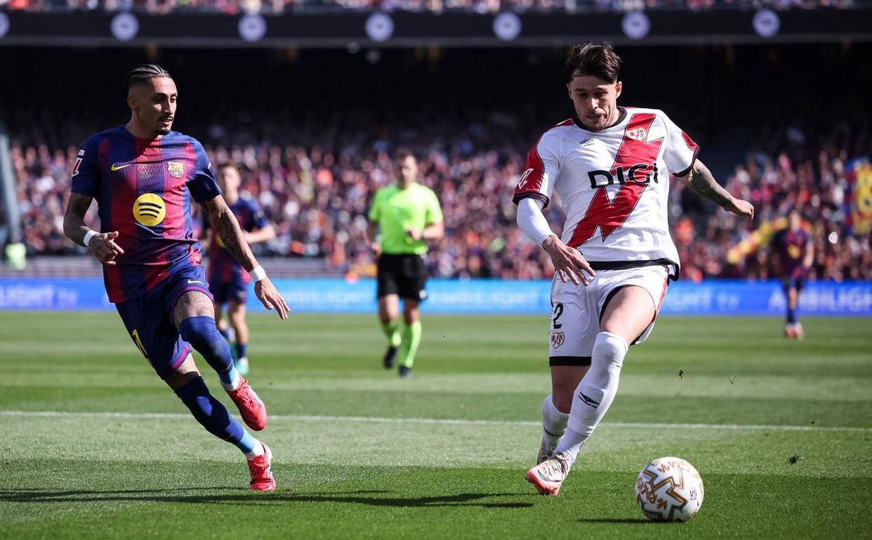 阿劳霍关键进球助巴塞罗那5连胜领跑西甲，领先皇马4分